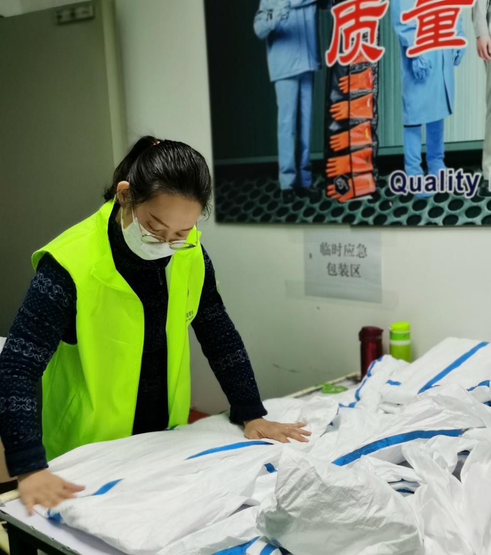 綠馬甲“浦東青年志愿者”，的一次晚班志愿服務(wù)