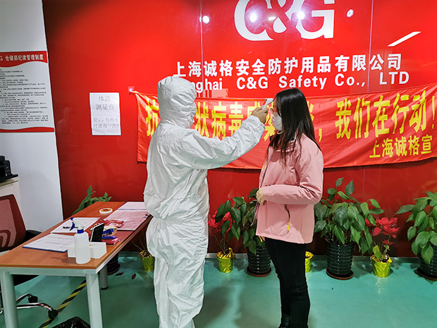 誠(chéng)格上海研發(fā)中心緊急轉(zhuǎn)產(chǎn)醫(yī)用防護(hù)服，10天生產(chǎn)1.8萬件