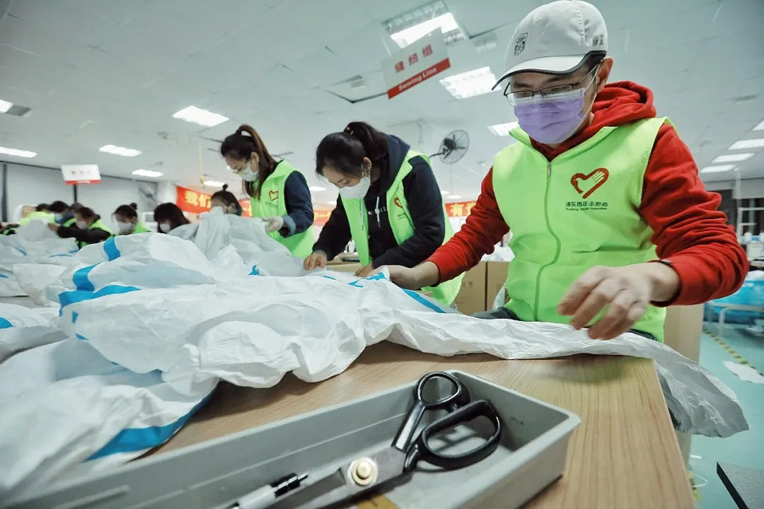 這些“守護者”們在上海誠格干了件大事！——20天，750人次，經(jīng)手近4萬件防護服！
